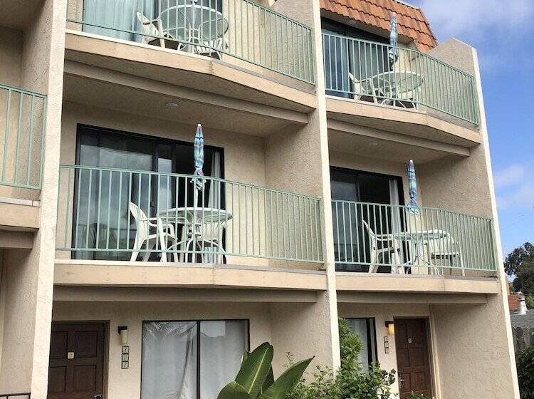 Moonlight Beach Motel