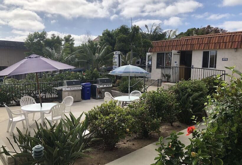 Moonlight Beach Motel