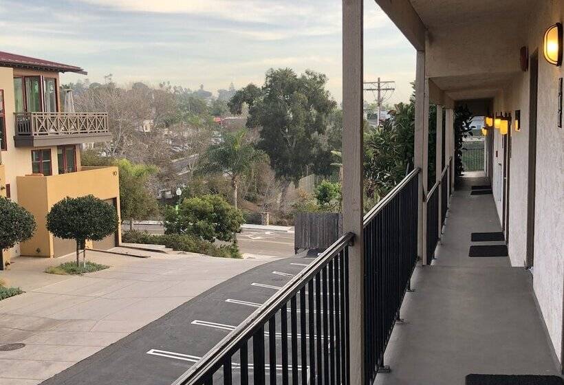 Moonlight Beach Motel