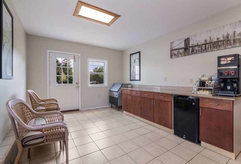 Мотель Americas Best Value Inn Scarborough Portland