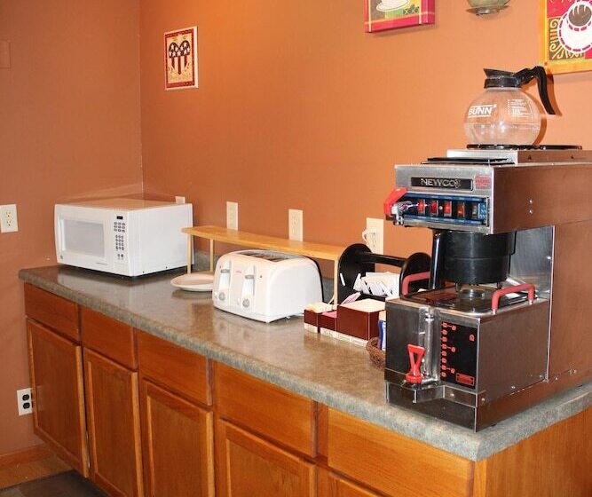 モーテル Midlands Lodge