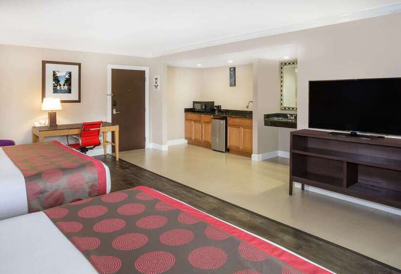 Ramada By Wyndham Miami Springs/miami International Airport