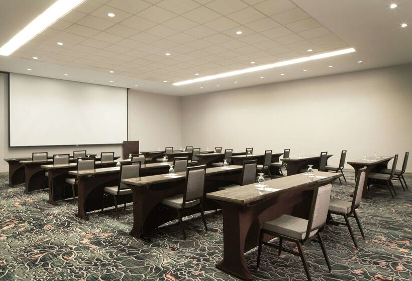 استراحتگاه Hilton Atlanta/marietta Hotel & Conference Center