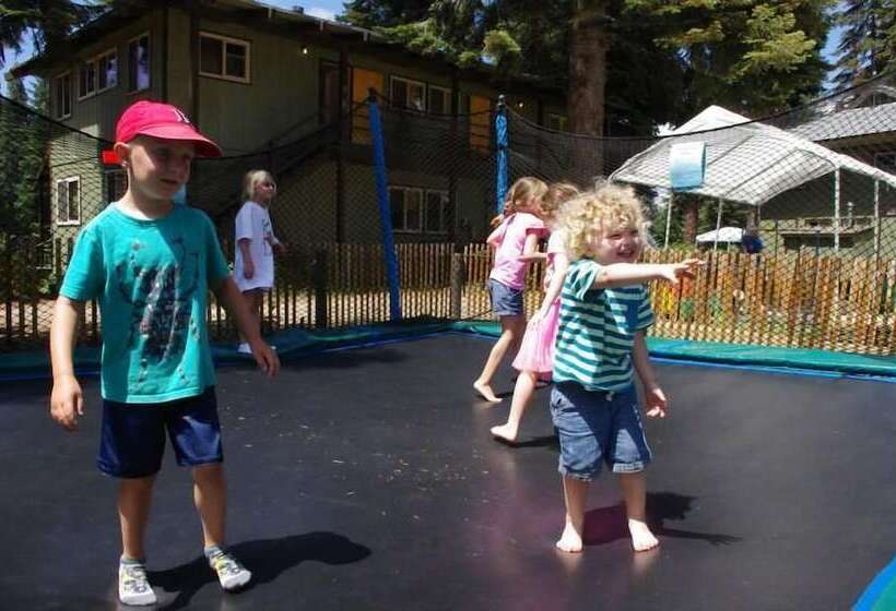 리조트 Montecito Sequoia Lodge