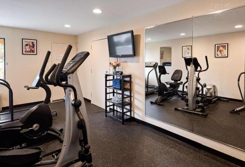 Surestay Hotel By Best Western East Brunswick