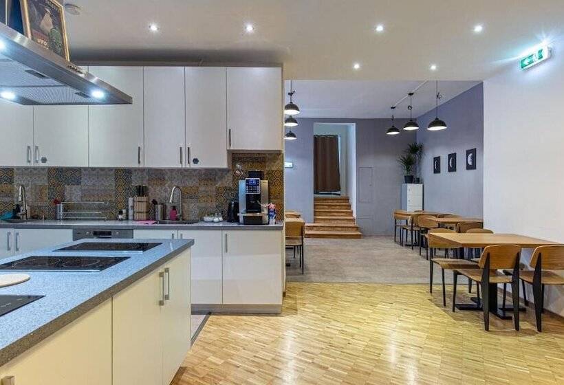 هتل Area24i7 Europaplatz Apartment