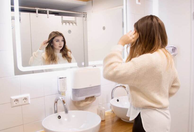 هتل Area24i7 Europaplatz Apartment