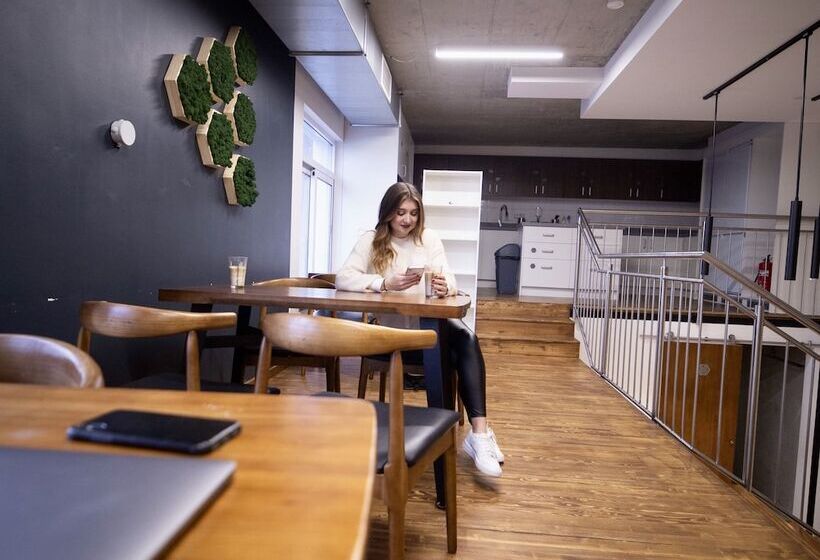 هتل Area24i7 Europaplatz Apartment