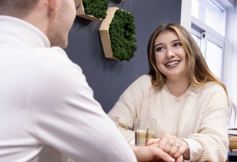 هتل Area24i7 Europaplatz Apartment