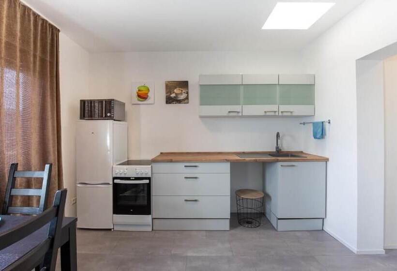 هتل Area24i7 Europaplatz Apartment