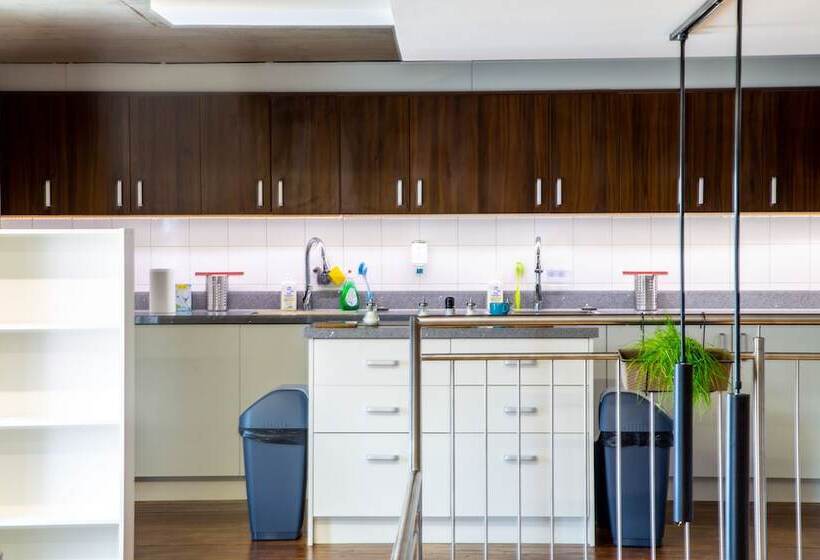 هتل Area24i7 Europaplatz Apartment