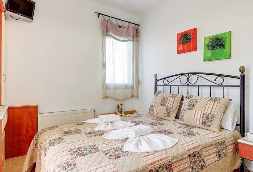 Villa Siriti: Esta Villa Incluye Una Piscina Privada, Wifi Y Cerca De Los Servicios