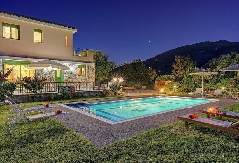 Villa Siriti: Esta Villa Incluye Una Piscina Privada, Wifi Y Cerca De Los Servicios
