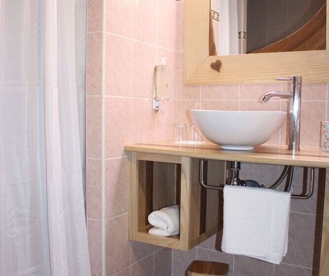 ベッドアンドブレックファースト Les Pipistrelles