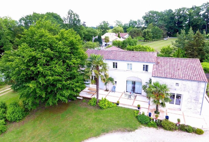 住宿加早餐  Le Logis De La Brumanderie   Saintes