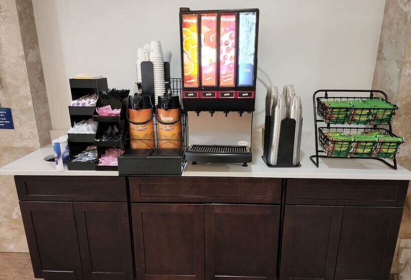 酒店 Super 8 By Wyndham St. Petersburg