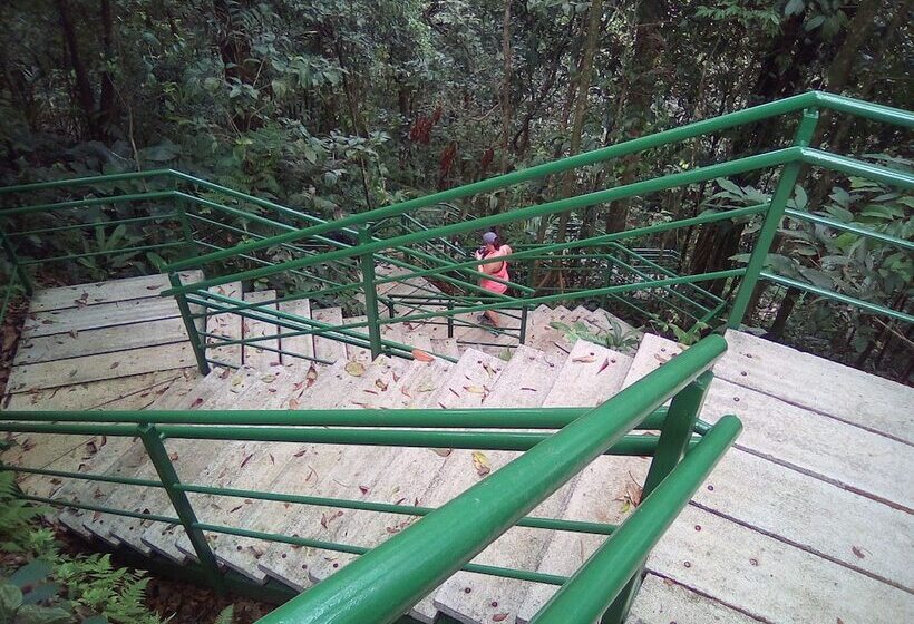 فندق Cabinas Y Tour Aaron Tortuguero