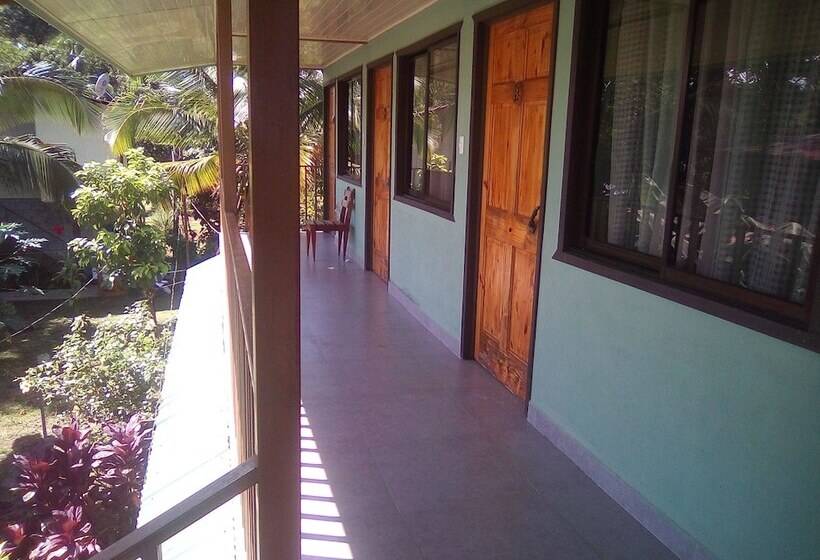 호텔 Cabinas Y Tour Aaron Tortuguero