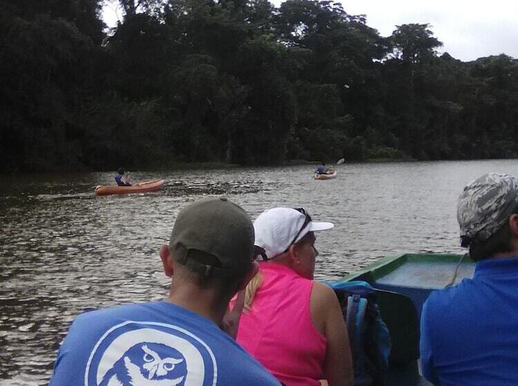 호텔 Cabinas Y Tour Aaron Tortuguero
