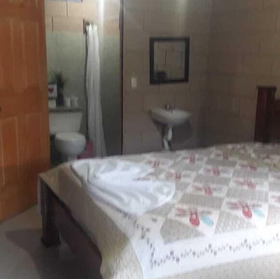 فندق Cabinas Y Tour Aaron Tortuguero