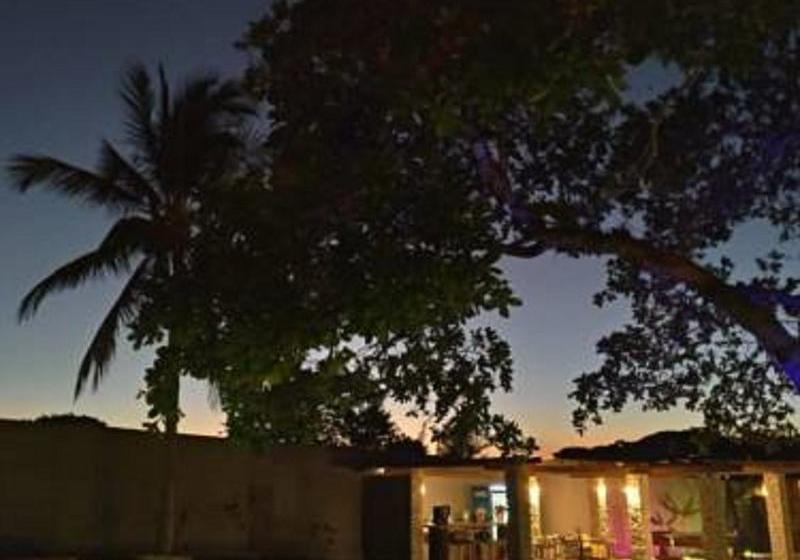 Отель Casa Larrosa Itaúna Adults Only