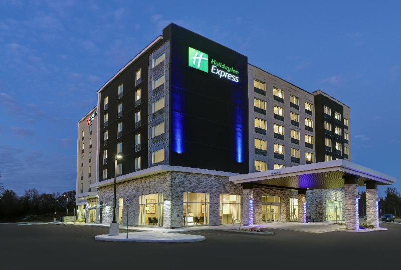 Отель Holiday Inn Express Kingston West By Ihg