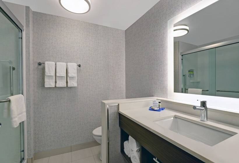 Отель Holiday Inn Express Kingston West By Ihg