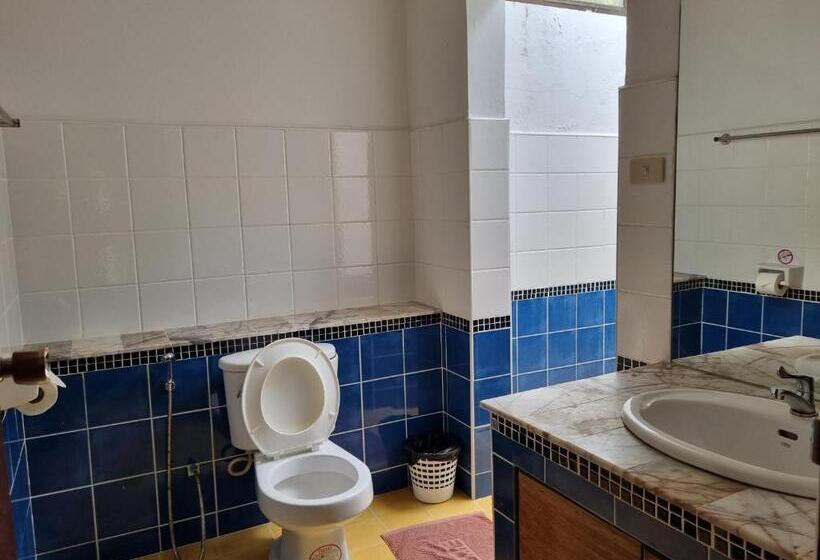 בית מלון כפרי Samui Honey Backpacker Bungalow