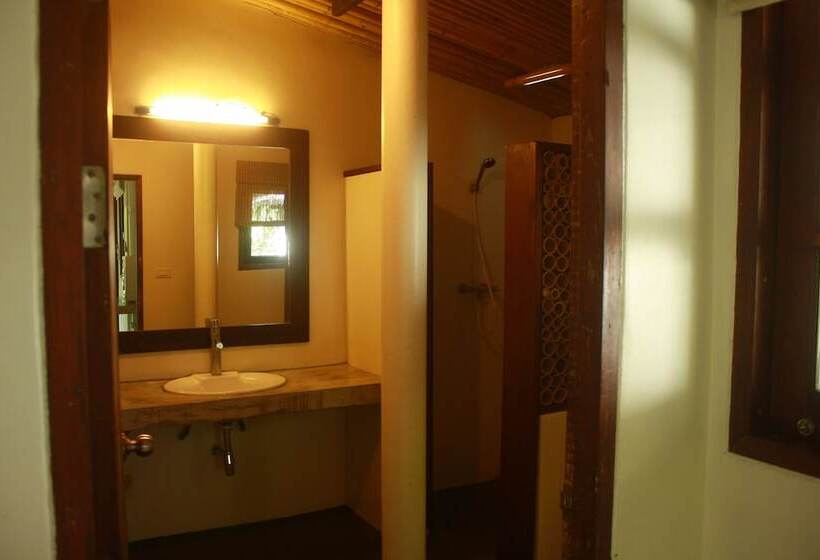 בית מלון כפרי Samui Honey Backpacker Bungalow