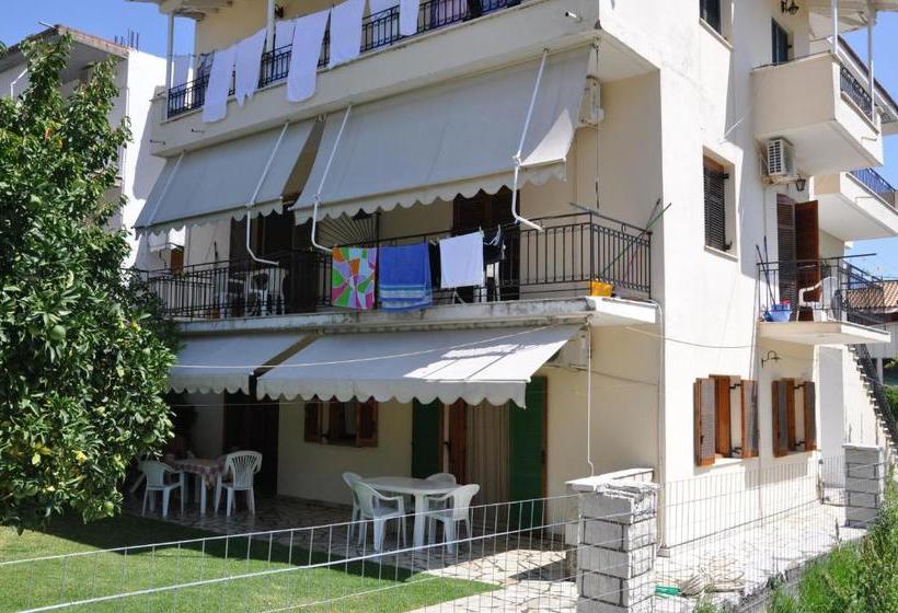 Пансион Gianna S Studios Apartments