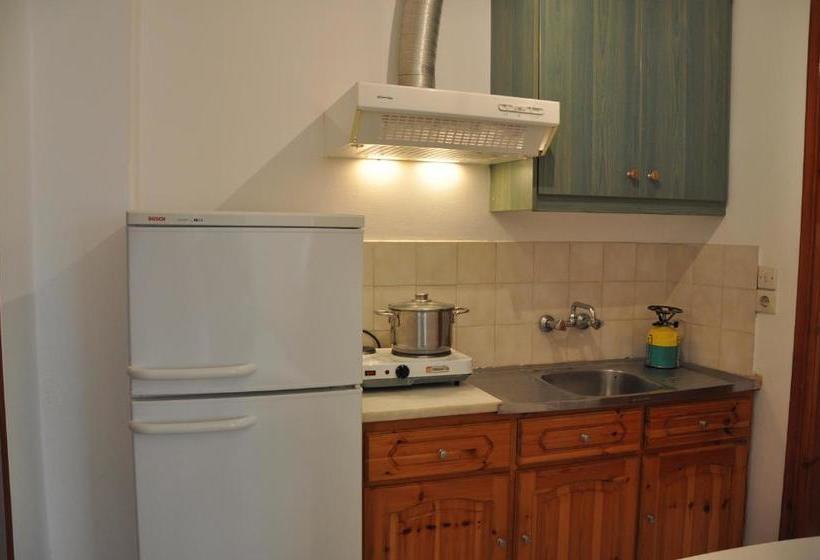 Пансион Gianna S Studios Apartments