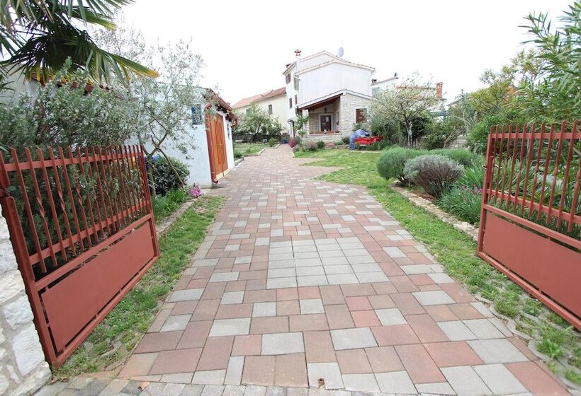 פנסיון Guest House Liliana