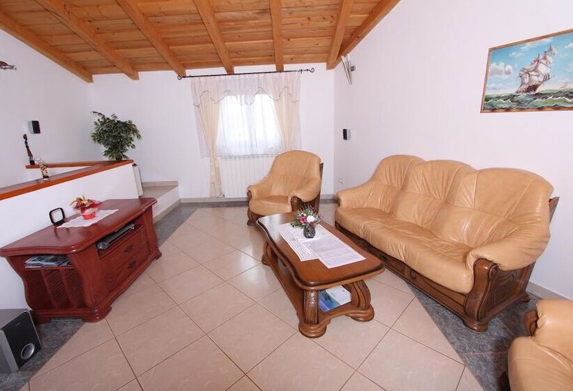 פנסיון Guest House Liliana