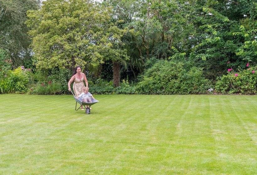 פנסיון Hemsworth Estate