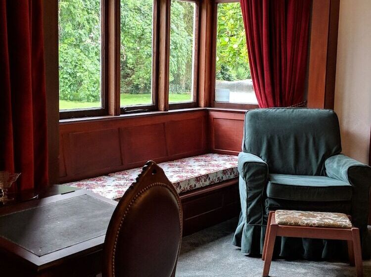 פנסיון Hemsworth Estate