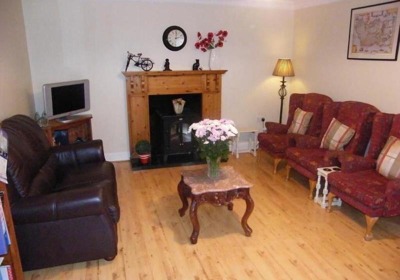 بنسيون Kennys Guest House