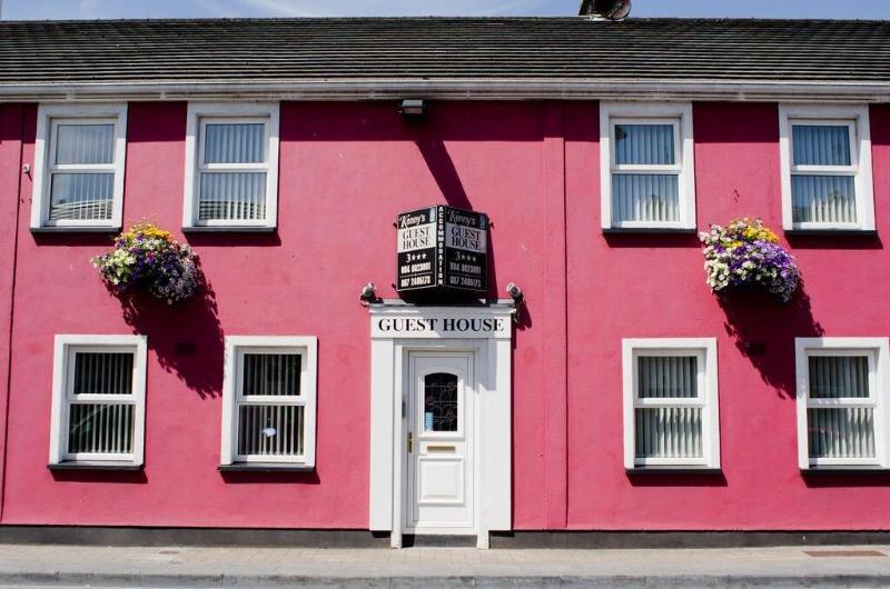 بنسيون Kennys Guest House