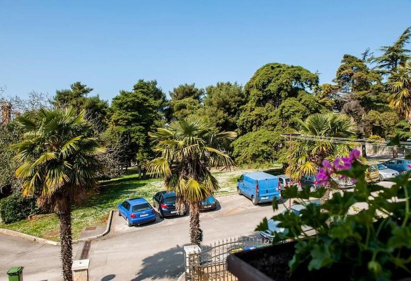 Пансион Rooms Stefania