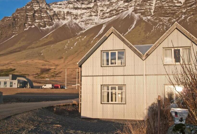 پانسیون Skyrhusid Hi Hostel