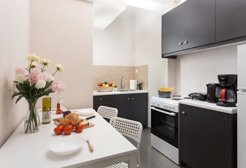 Homely Apartments By Athens Stay