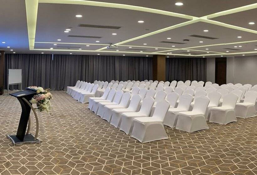Отель Holiday Inn Express Nanjing Lishui