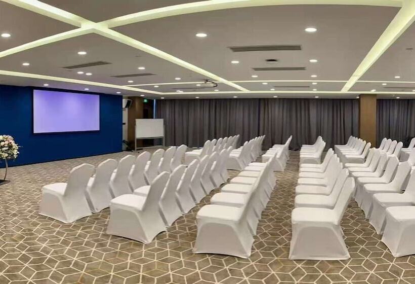 Отель Holiday Inn Express Nanjing Lishui