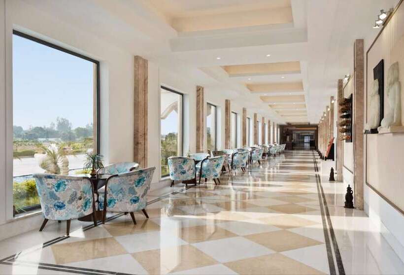 酒店 Ramada Plaza By Wyndham Lucknow