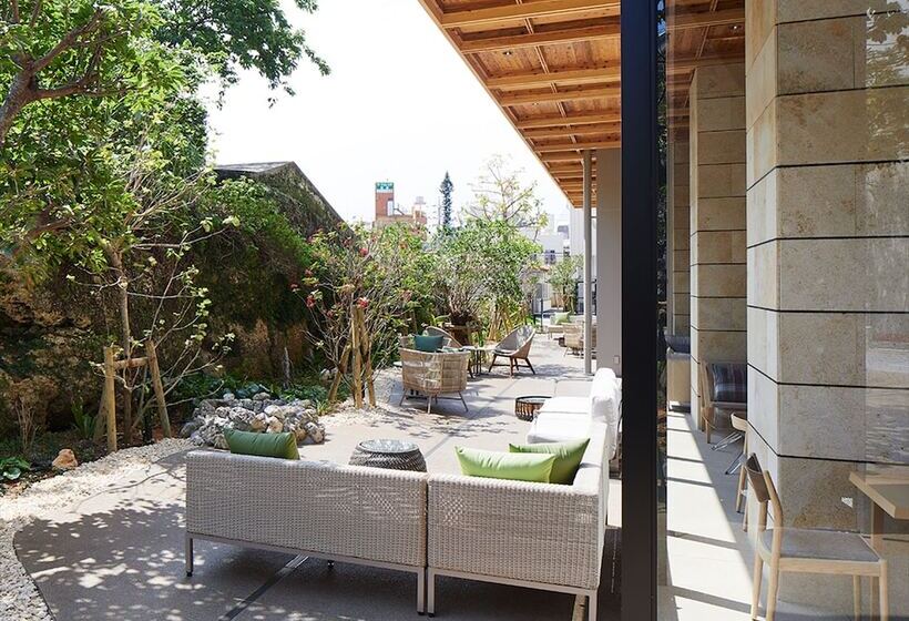 Отель Strata Naha