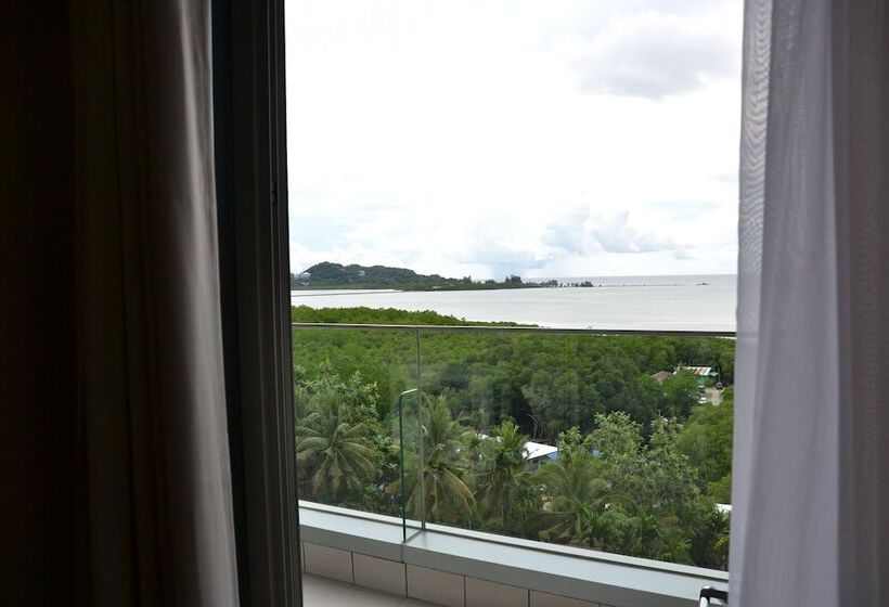 West Plaza Hotel At Lebuu Street