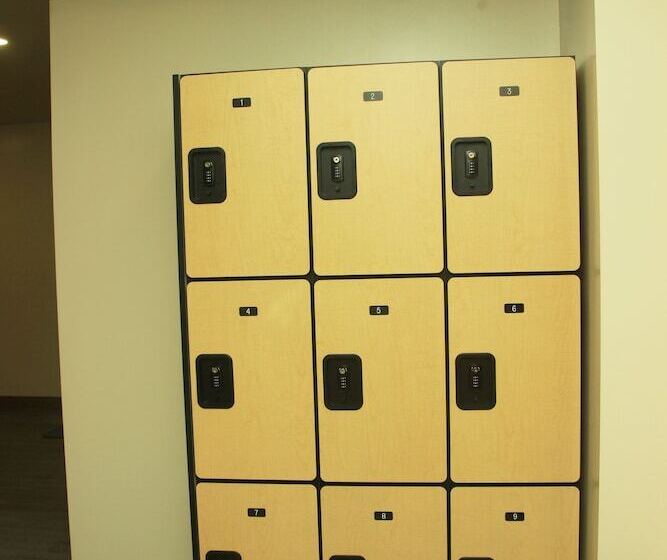 West Plaza Hotel At Lebuu Street