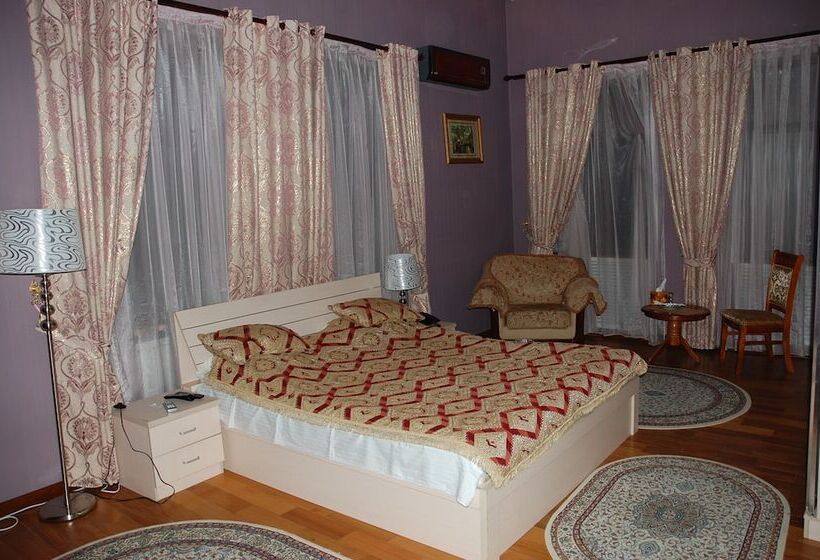 پانسیون Almaz Guest House