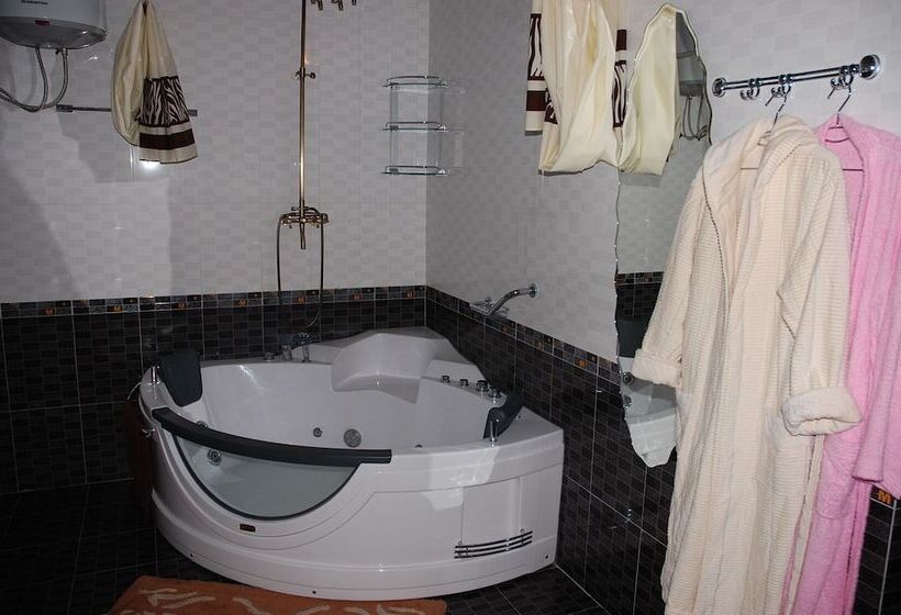 پانسیون Almaz Guest House