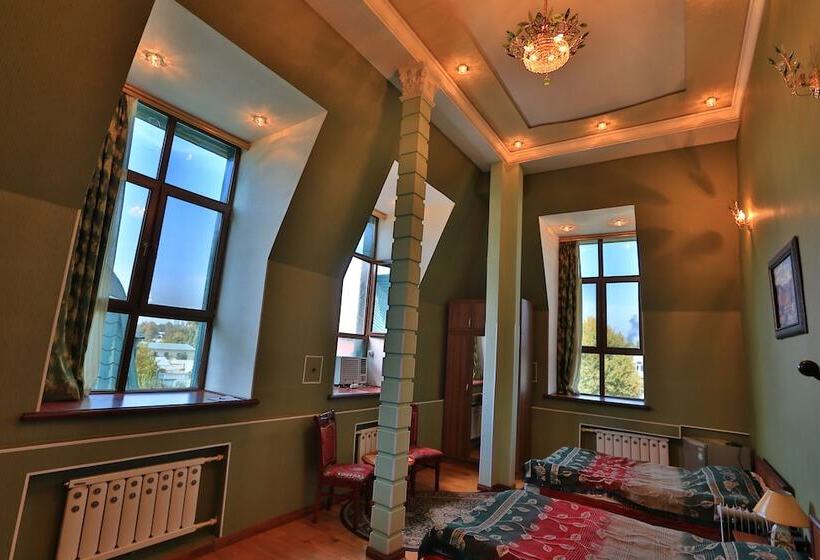 پانسیون Almaz Guest House