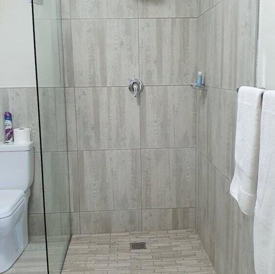 펜션 Dolphins Guest House Umhlanga